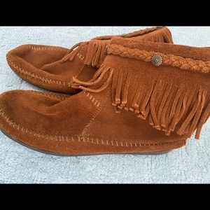 Minnetonka fringe mocasines